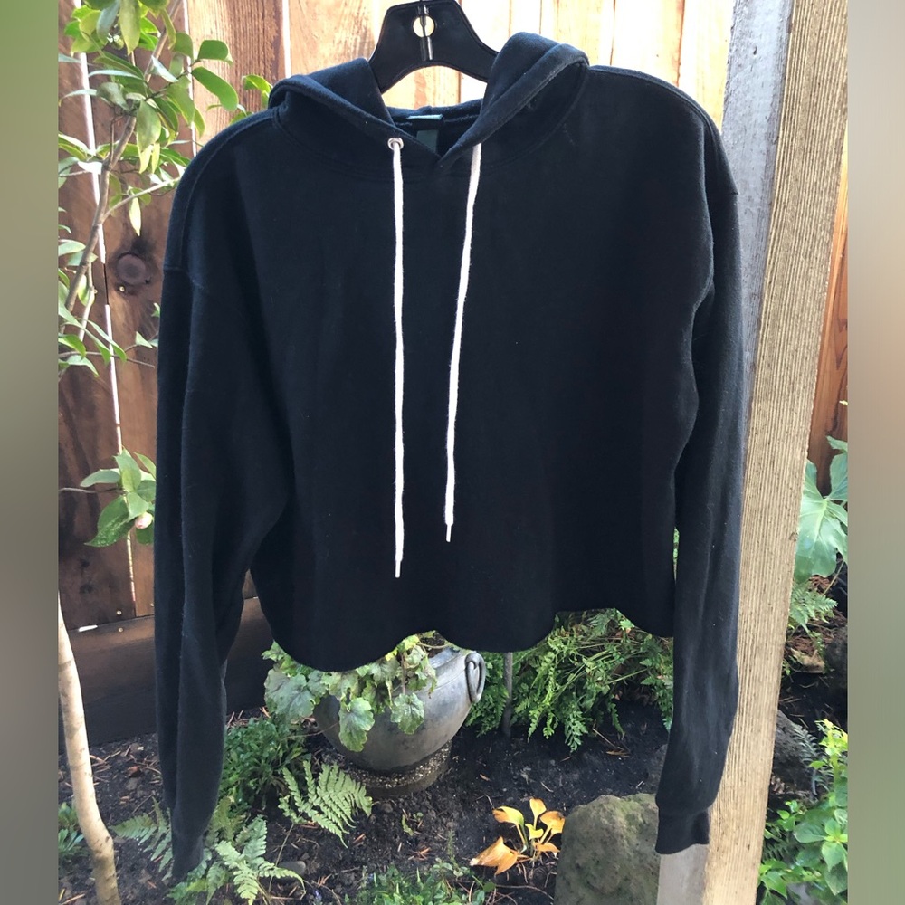 Wild Fable Navy Blue Cropped Hoodie size Small
Excellent condition!